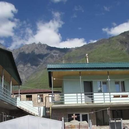 Kera Guest House Stepantsminda Exterior photo