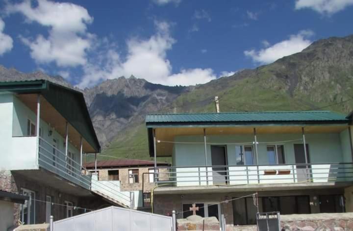 Kera Guest House Stepantsminda Exterior photo